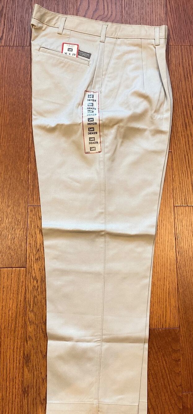 NWT Lee Men’s Khaki Pants Classic Fit Pleated Cotton Beige 36x29